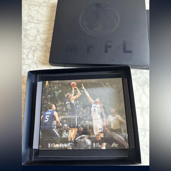 Dirk Nowitzki Holographic Picture career point
No. 28,597 - Picture 5 of 9